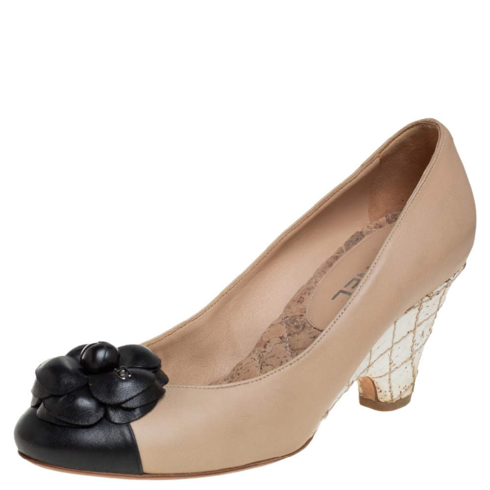 Pre Owned حذاء كعب عالي شانيل جلد بيج/أسود مزين زهرة كاميليا كعب روكي فيليني مقاس 36.5