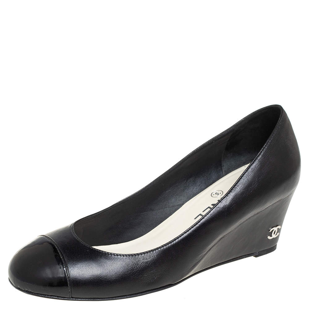 Pre Owned Chanel Black Leather And Patent Cap Toe  Pumps Size 37.5