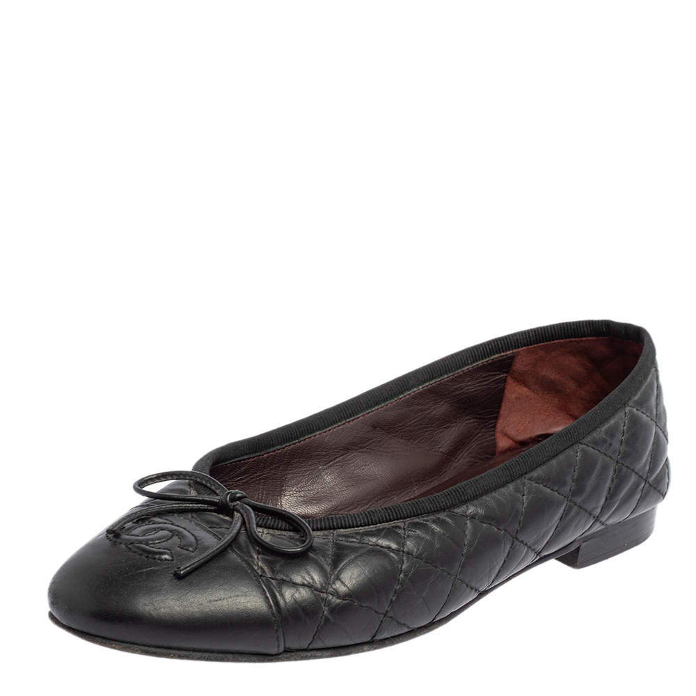 حذاء باليرينا فلات شانيل جلد مبطن أسود مزين شعار الماركة سي سي مقاس 36.5