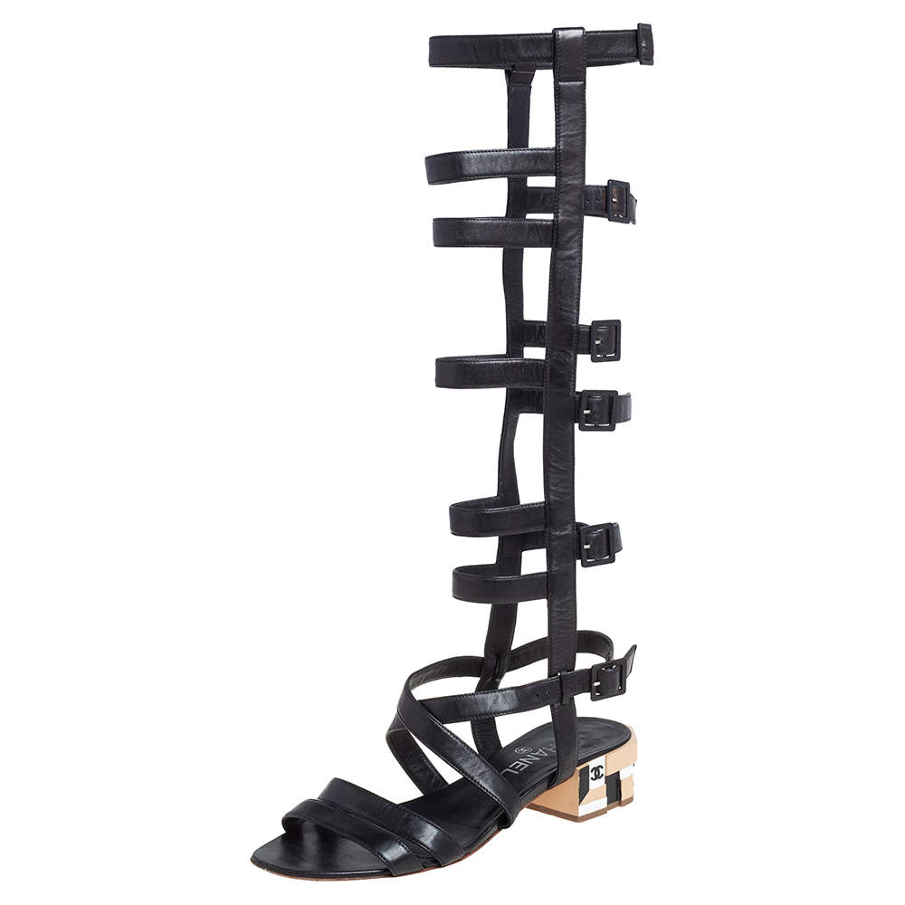 مملوكة مسبقًا Chanel Black Leather Gladiator Sandals Size 40