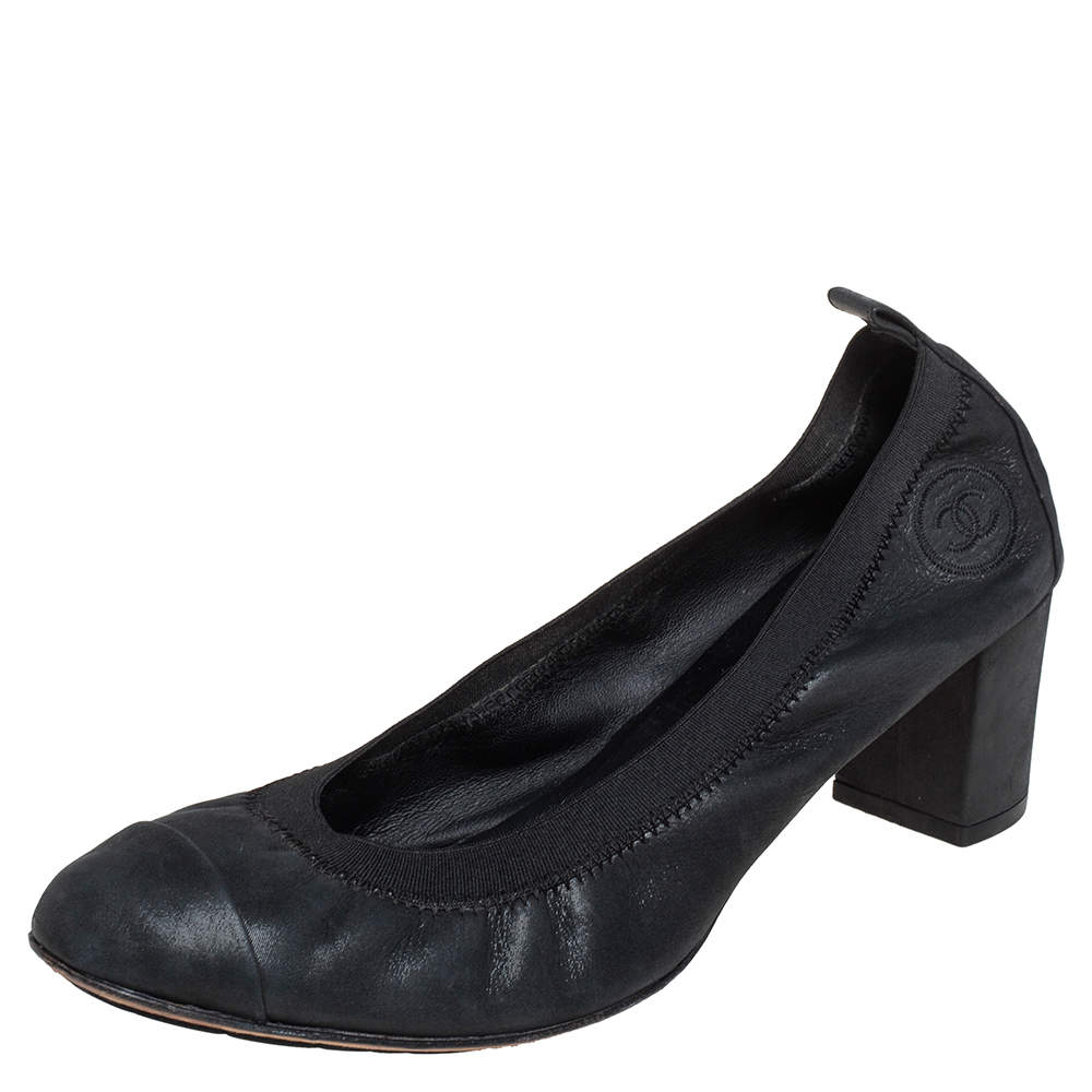 مملوكة مسبقًا Chanel Metallic Dark Green Suede Scrunch Pumps Size 41