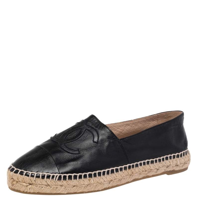 مملوكة مسبقً ا Chanel Black Leather CC Espadrille Flats Size 39