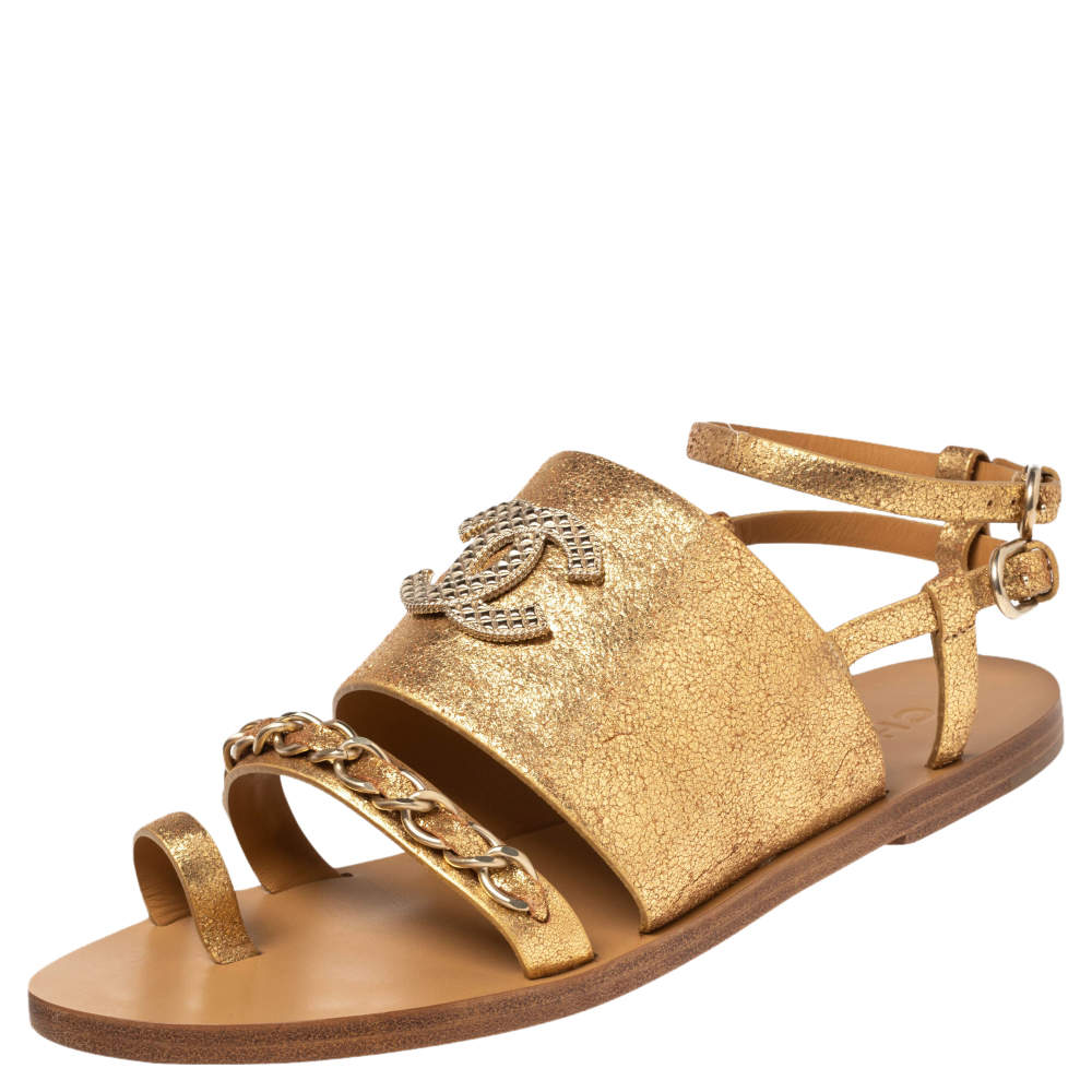 مملوكة مسبقًا Chanel Gold Crackled Leather CC Chain Detail Slingback Flat Sandals Size 39.5