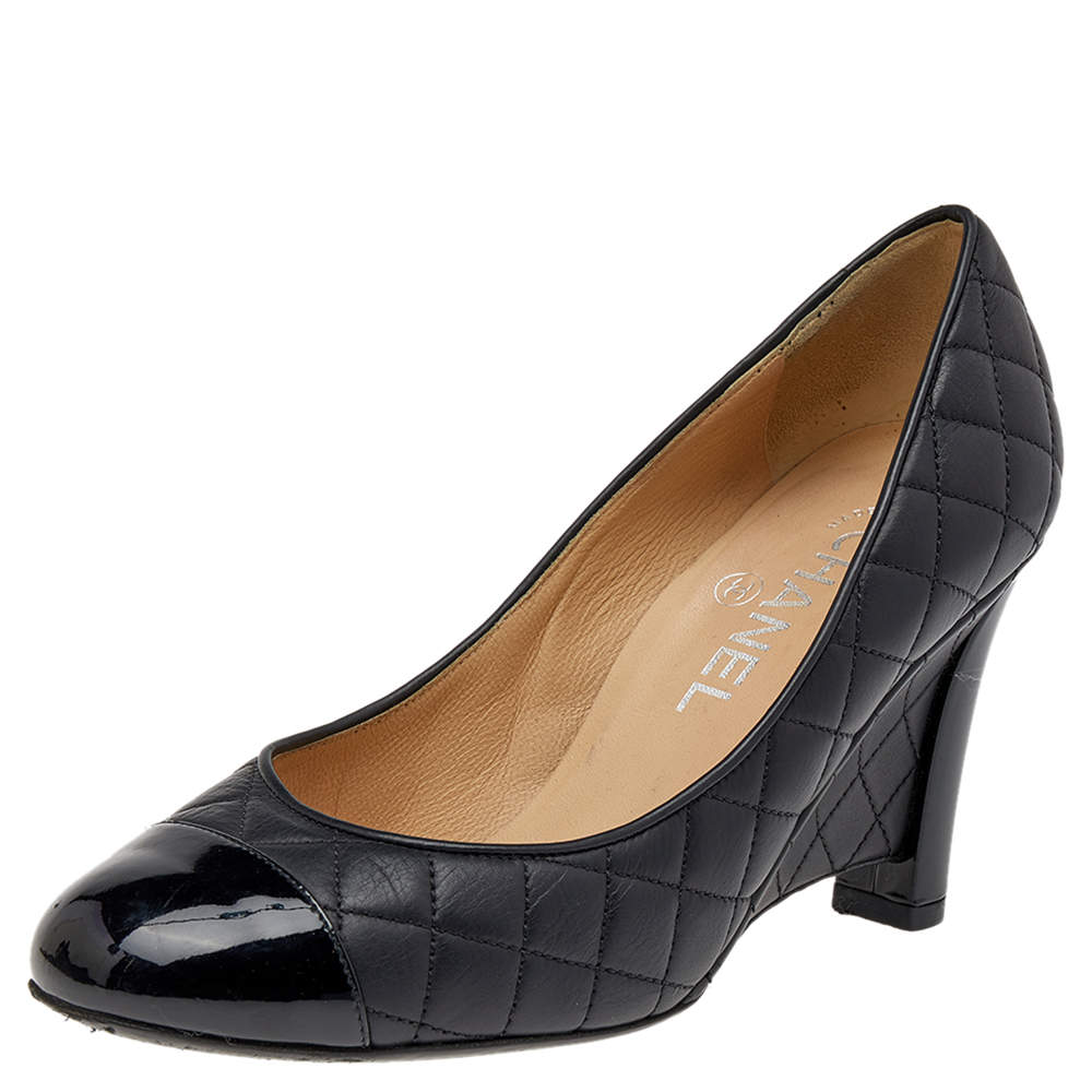 Chanel Black Patent And Quilted Leather CC Pumps Size 36.5