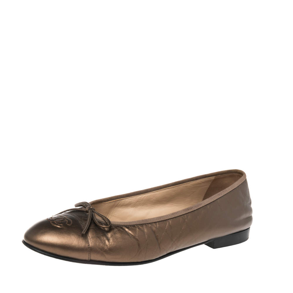 Pre Owned Chanel Metallic Bronze Leather CC Cap Toe Ballet Flats Size 41.5