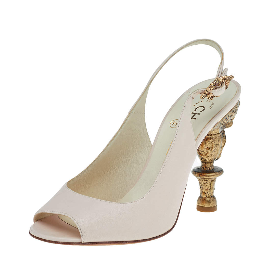 مملوكة مسبقًا صندل شانيل جلد كريمي مقدمة مفتوحة بحزام للكاحل مقاس 38 