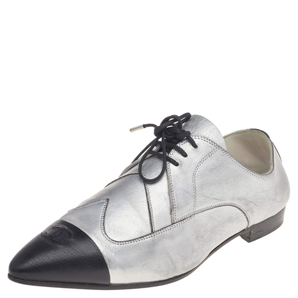 Pre Owned Chanel Silver/Black Leather CC Cap Toe Lace Up Oxford 39