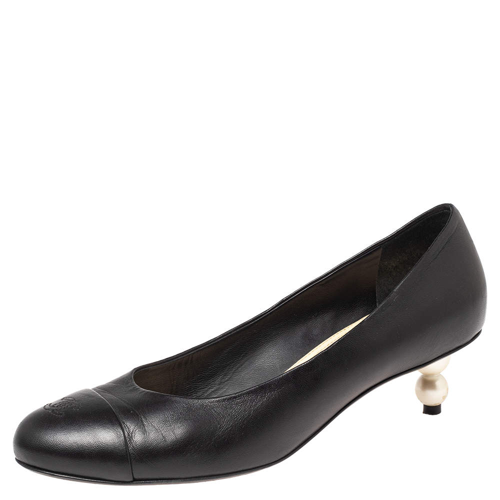 CHANEL★素敵！ BLACK SUEDE PEARLS LOGO PUMPS サイズ39 Authentic Chanel Black Satin Leather Pearl CC Logo Pumps