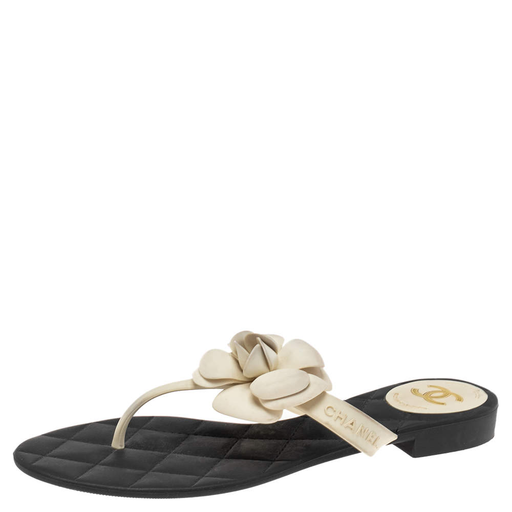 مملوكة مسبقًا Chanel Black-White Jelly Camellia Thong Sandals Size 41