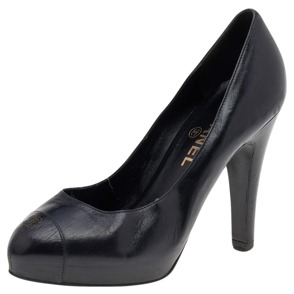 Pre Owned Chanel Black Leather CC Cap Toe Pumps Size 38.5