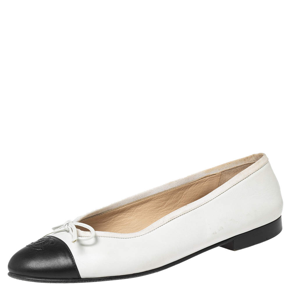 مملوكة مسبقًا Chanel Black/White Leather CC Cap Toe Bow Ballet Flats Size 38