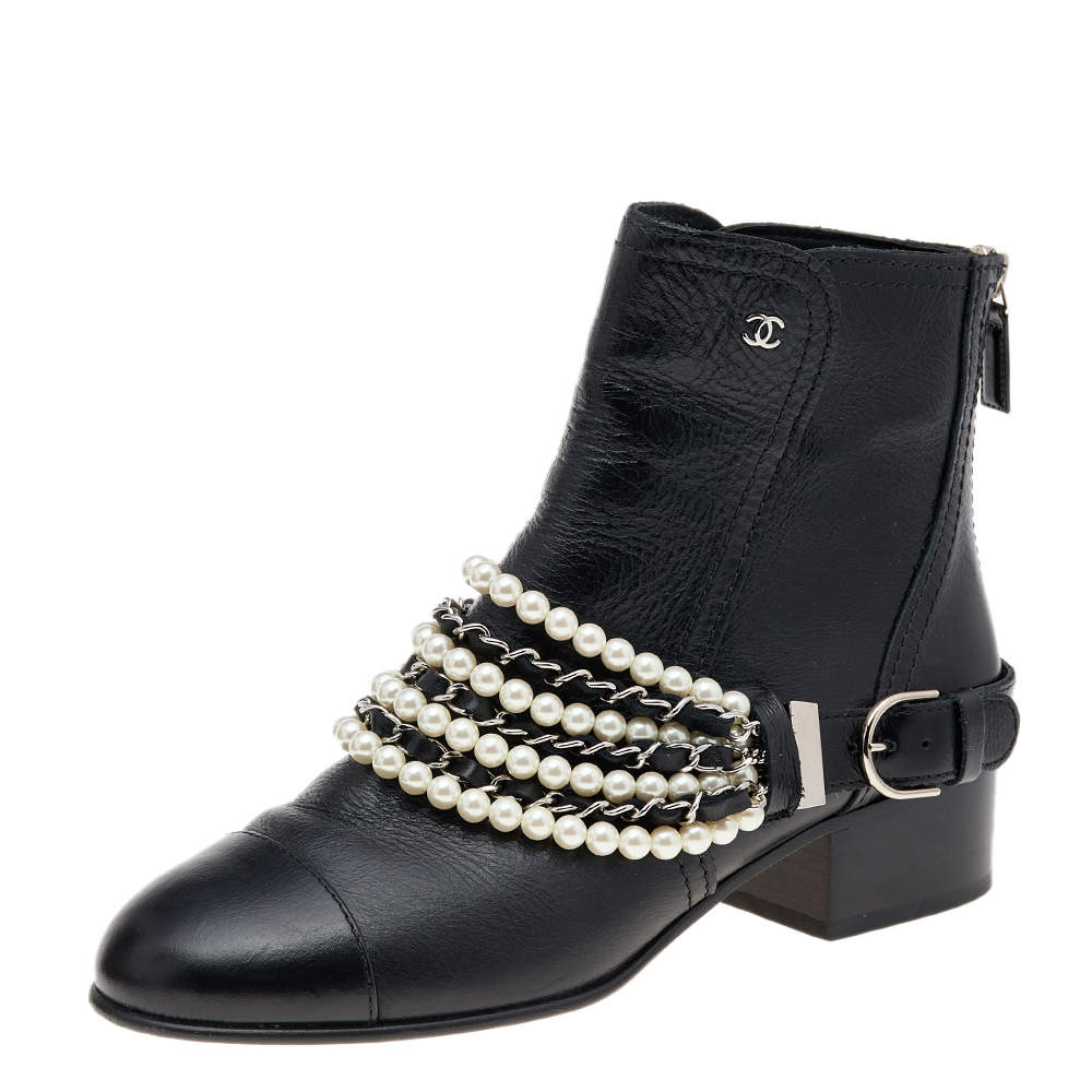 مملوكة مسبقًا حذاء بوت للكاحل للركبة شانيل جلد أسود سي سي مزخرف مقاس 38