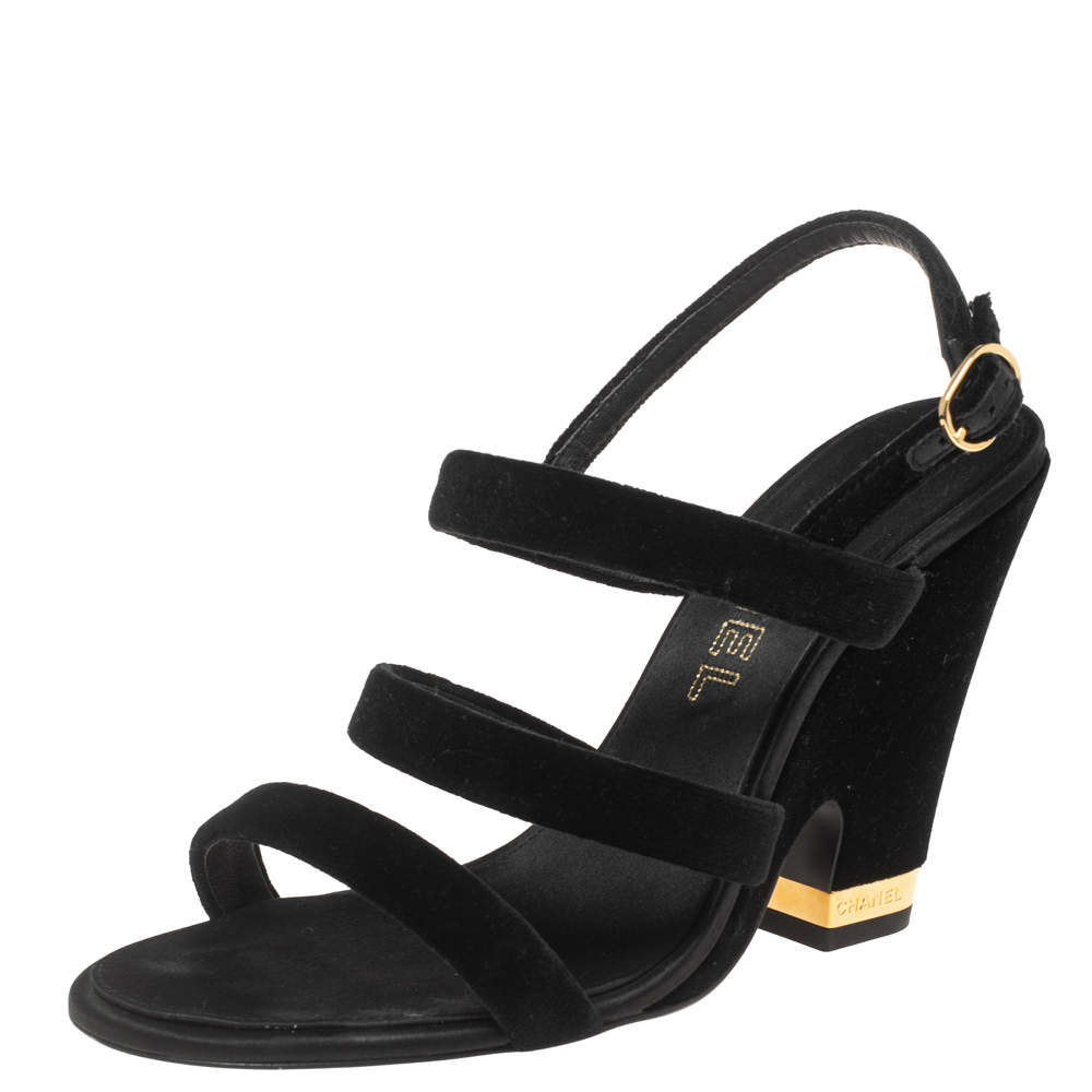مملوكة مسبقًا Chanel Black Velvet Block Heel Singback Sandals Size 39