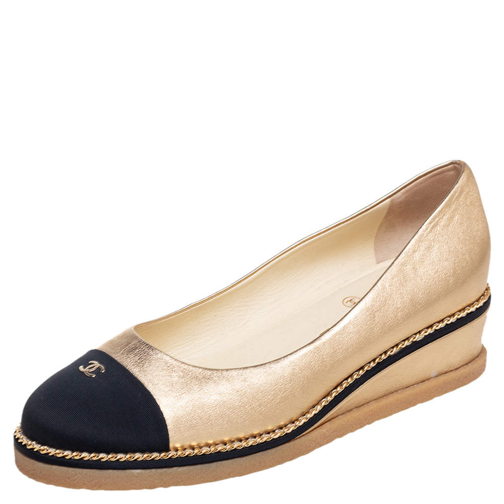 Pre Owned حذاء كعب عالي شانيل نعل روكي وصلة سلسلة غطاء مقدمة قماش وجلد ذهبي/ أسود مقاس 37.5