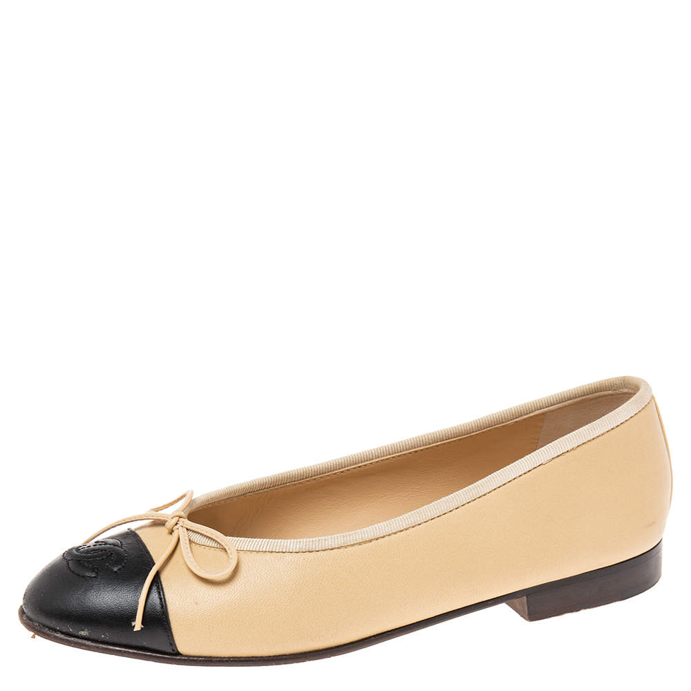 Pre Owned Chanel Beige/Black Leather CC Cap Toe Bow Ballet Flats Size 35