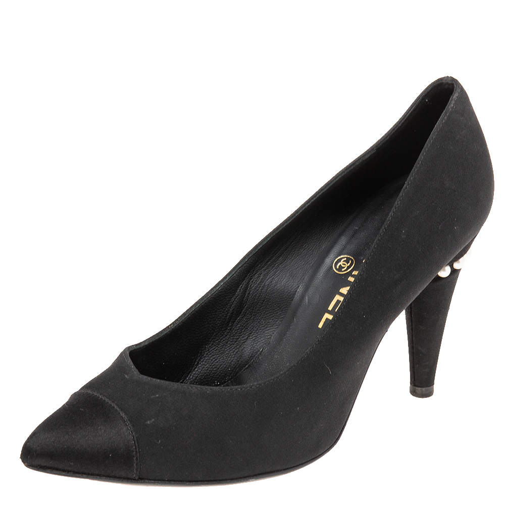 Pre Owned Chanel Black Canvas CC Cap Toe Pumps Size 37