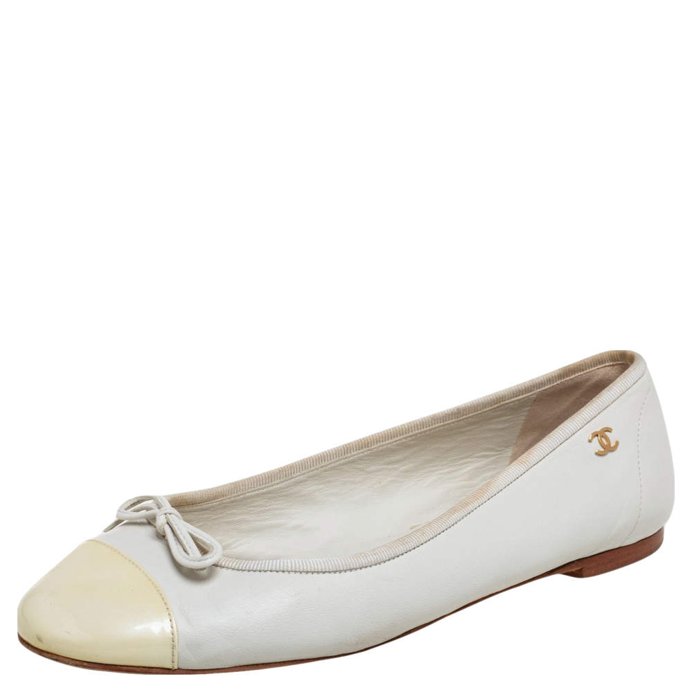 Pre Owned Chanel Grey/Yellow Patent And Leather Cap Toe Bow Ballet Flats Size 37