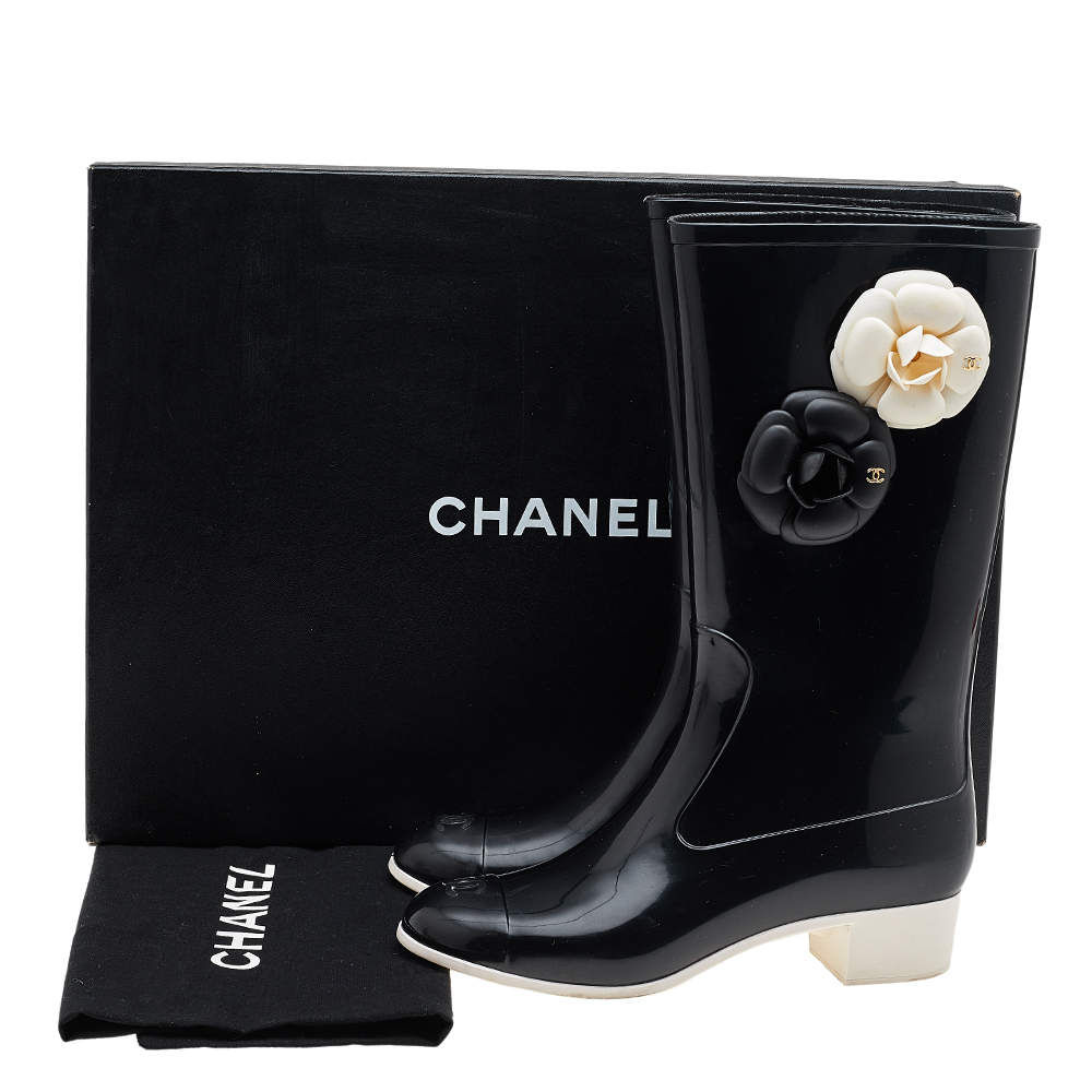 Fashionfromuk on X: Stylish CHANEL Camellia Flower rain boots SZ 36, a  must have for rainy days ☔️👢 . . . . . #chanelrainboots #chanelwellies  #chanelboots #chanelshoes #rainboots #chanel #londonfashion #fashion #ootd  #fashionfromuk