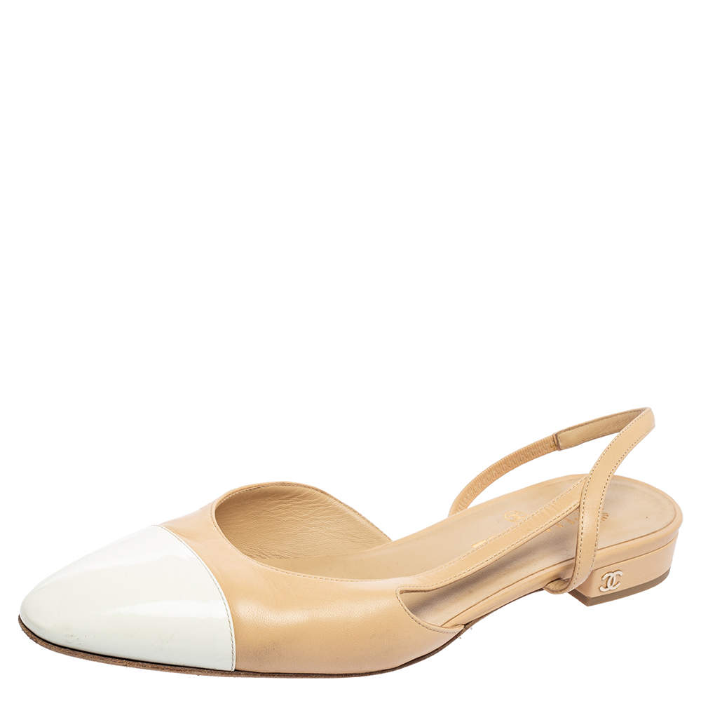 مملوكة مسبقًا Chanel Beige/White Patent And Leather Cap Toe Slingback Sandals Size 41