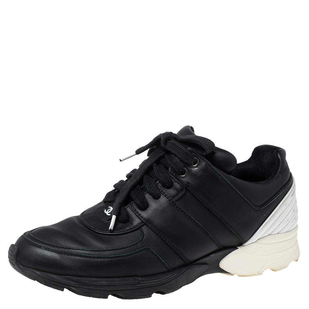 Pre Owned Chanel  Black/White Leather CC Low Top Sneakers Size 39