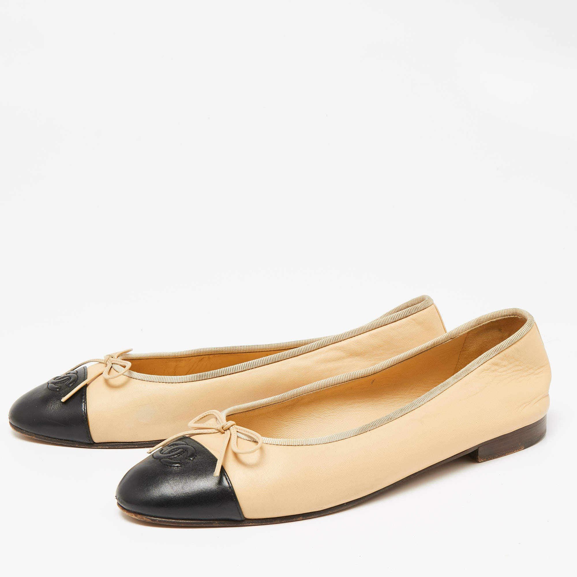 Chanel Beige/Black Leather CC Cap-Toe Bow Ballet Flats Size 41.5