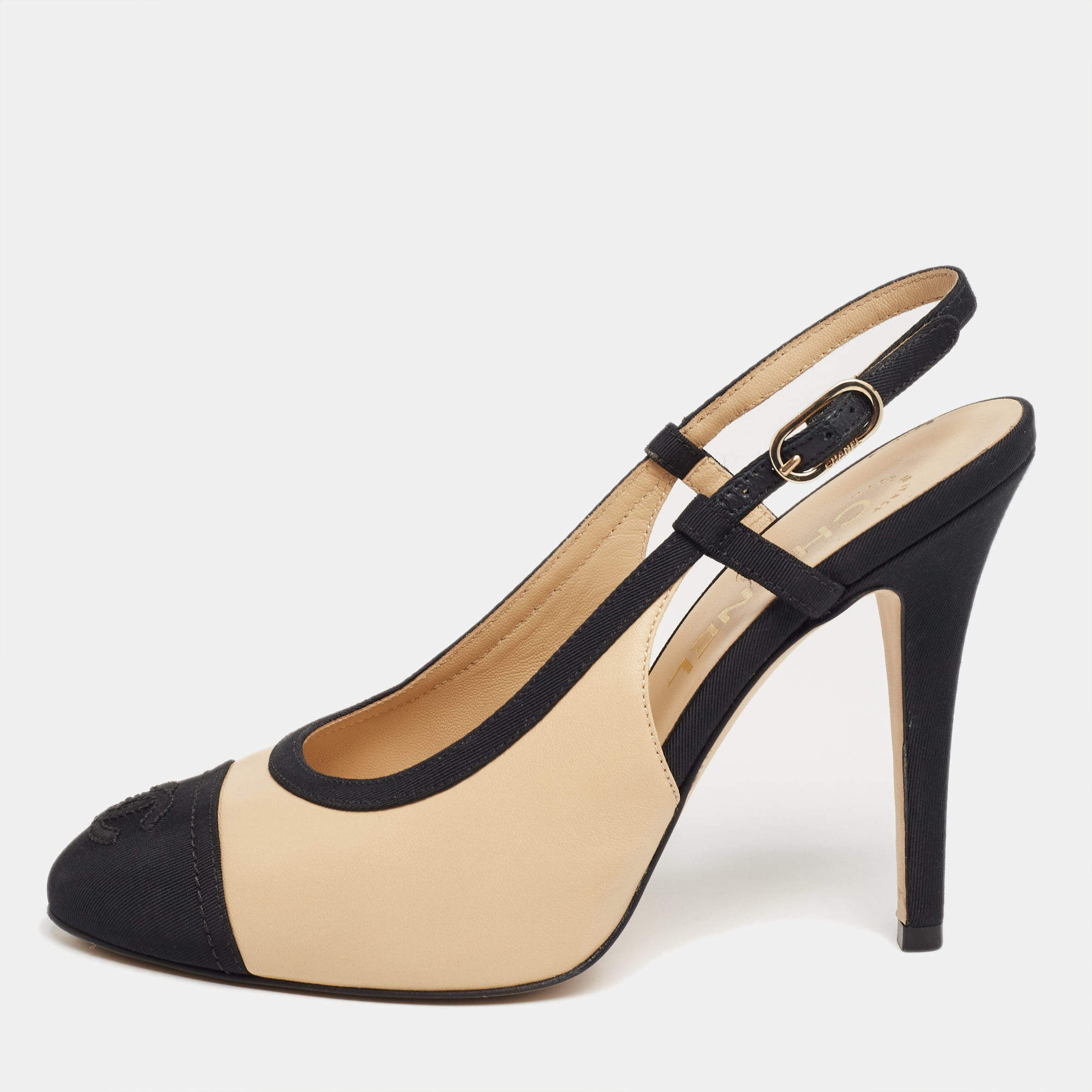 مملوكة مسبقًا Chanel Black/Beige Leather And Canvas CC Embroidered Slingback Sandals Size 36