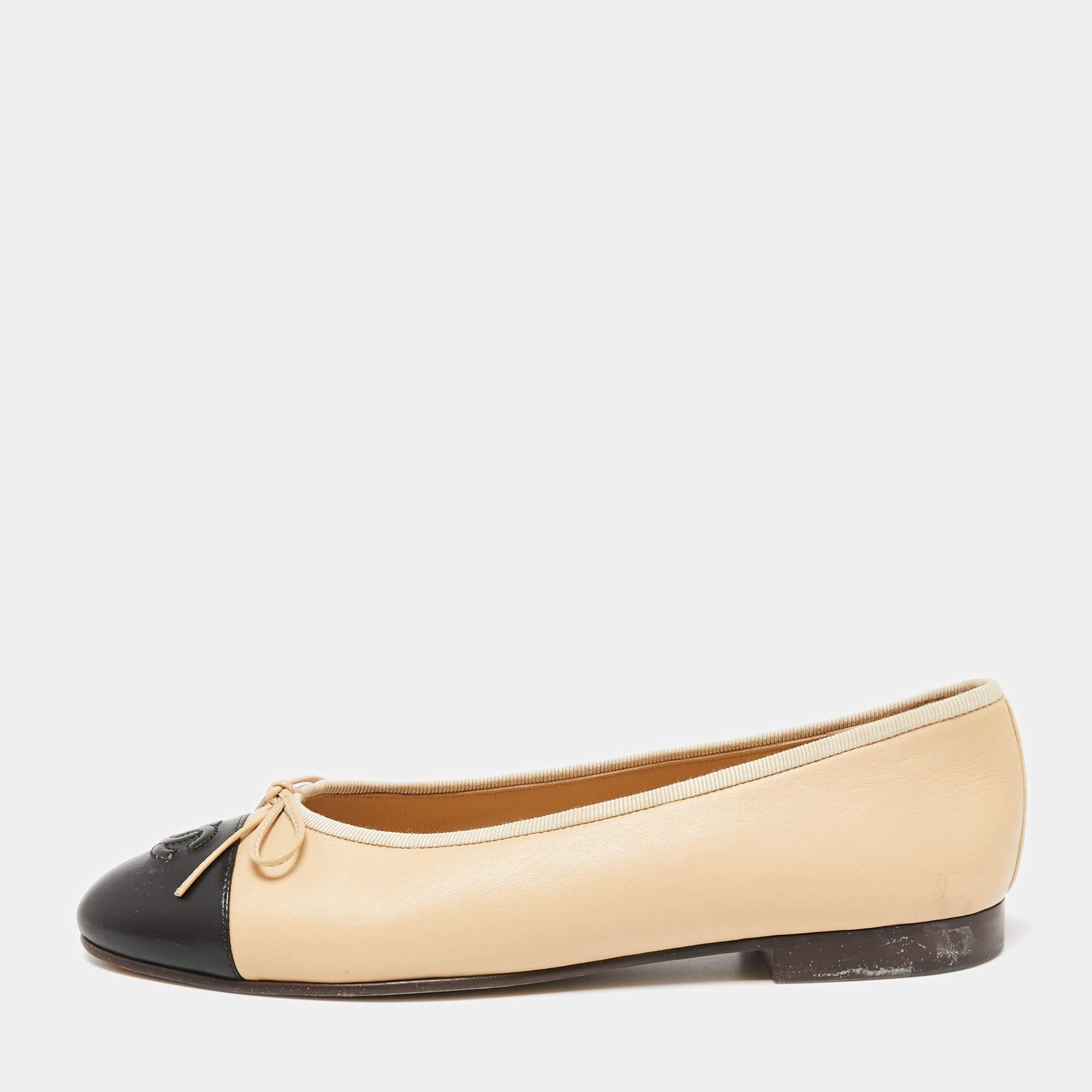 Chanel Beige/Black Leather Bow CC CapToe Ballet Flats Size 40 Chanel