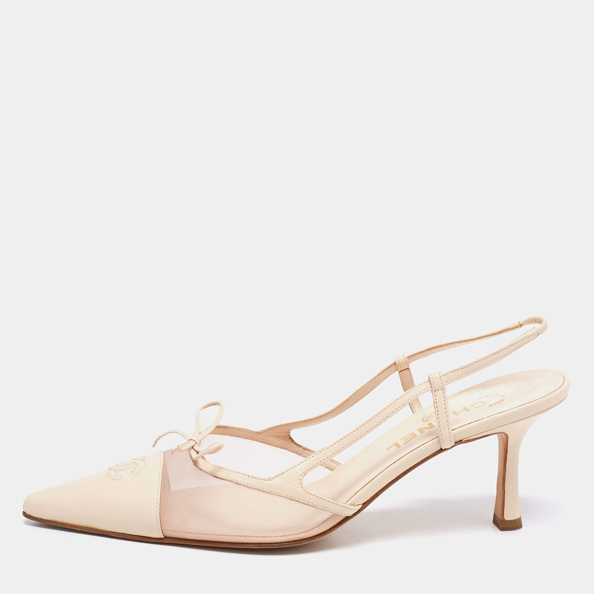 مملوكة مسبقًا صندل شانيل جلد كريمي وشبكة بفيونكة سي سي وحزام خلفي للكاحل مقاس 41