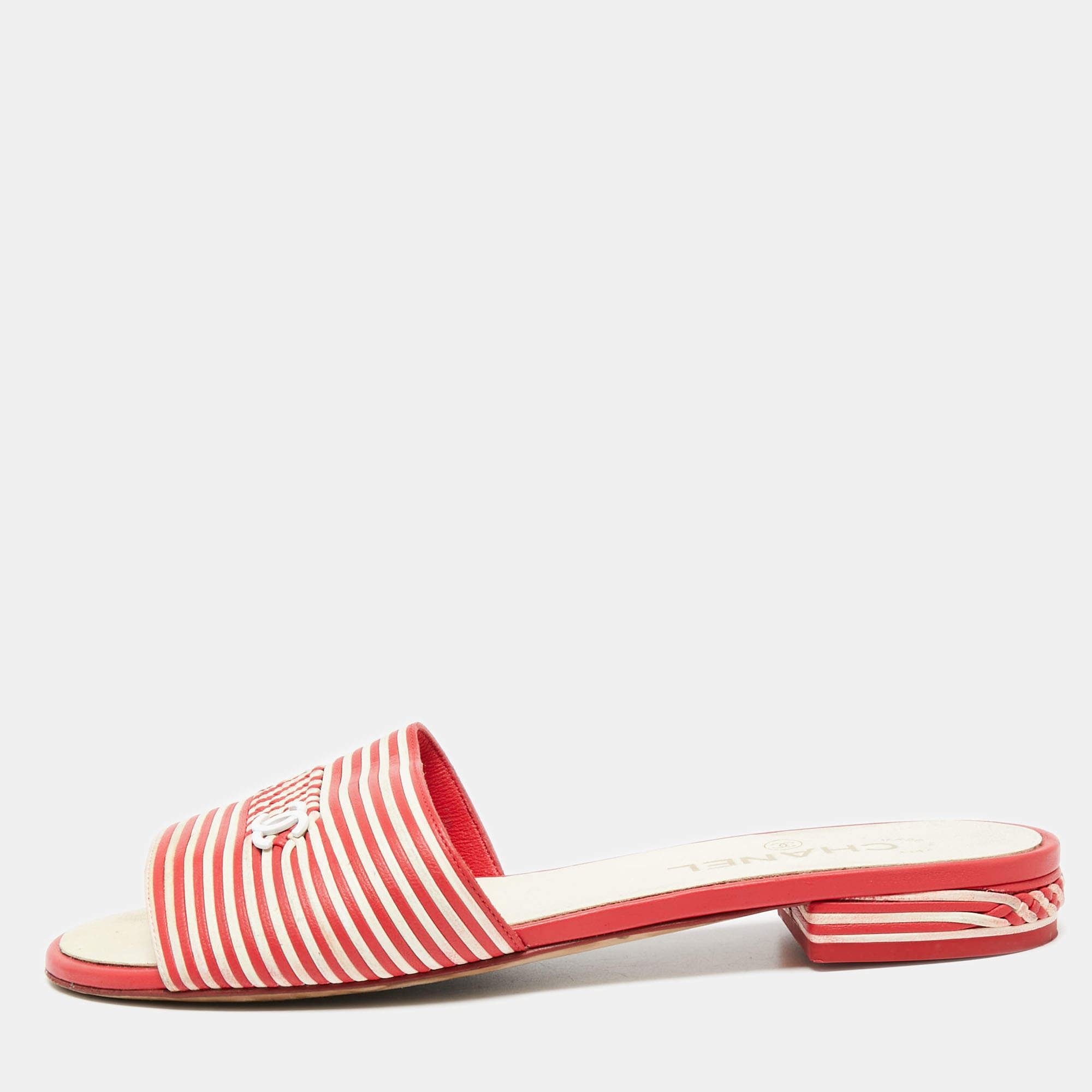 Pre Owned صندل شانيل سي سي جلد أبيض/أحمر بالشعار مقاس 38.5