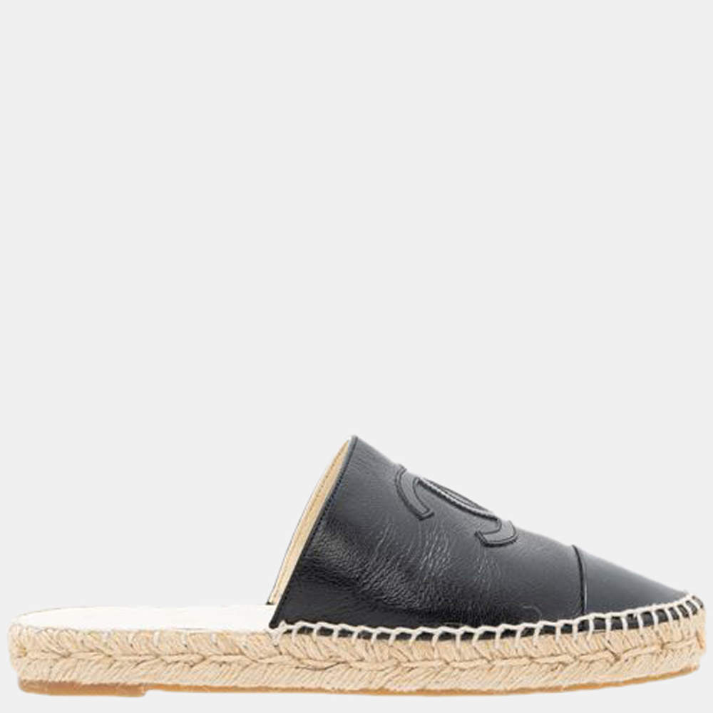 مملوكة مسبقًا Chanel Black Patent Goatskin Leather 2018 Cruise Espadrille Mules Size EU 37