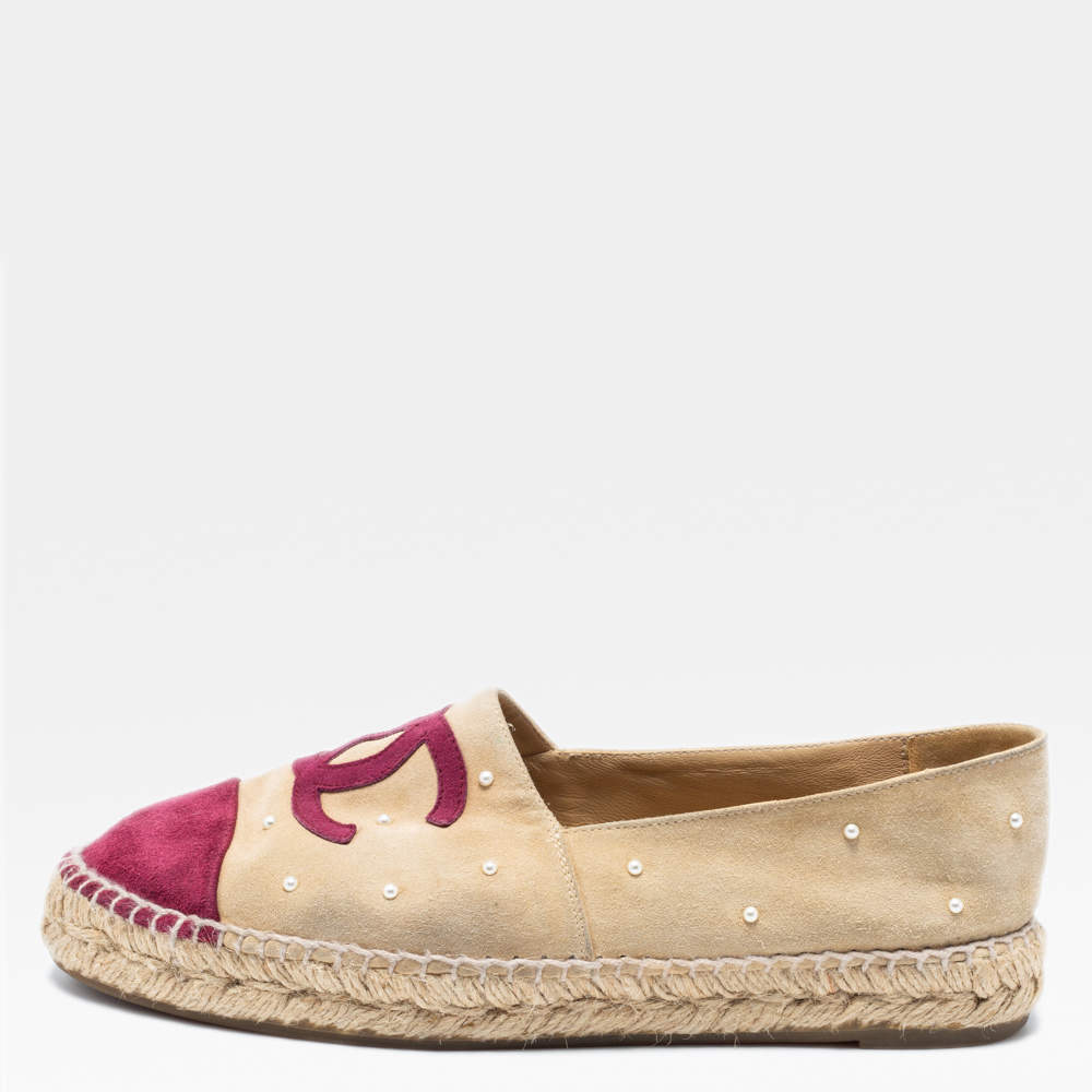 مملوكة مسبقًا Chanel Red/Beige Suede Pearls Embellished CC Espadrille Flats Size 39