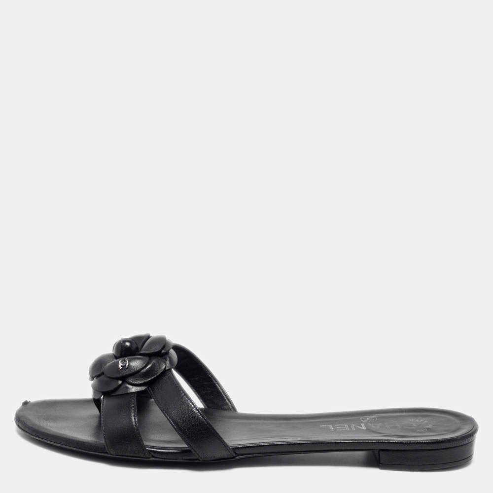 مملوكة مسبقًا Chanel Black Leather Camellia Flat Slides Size 41