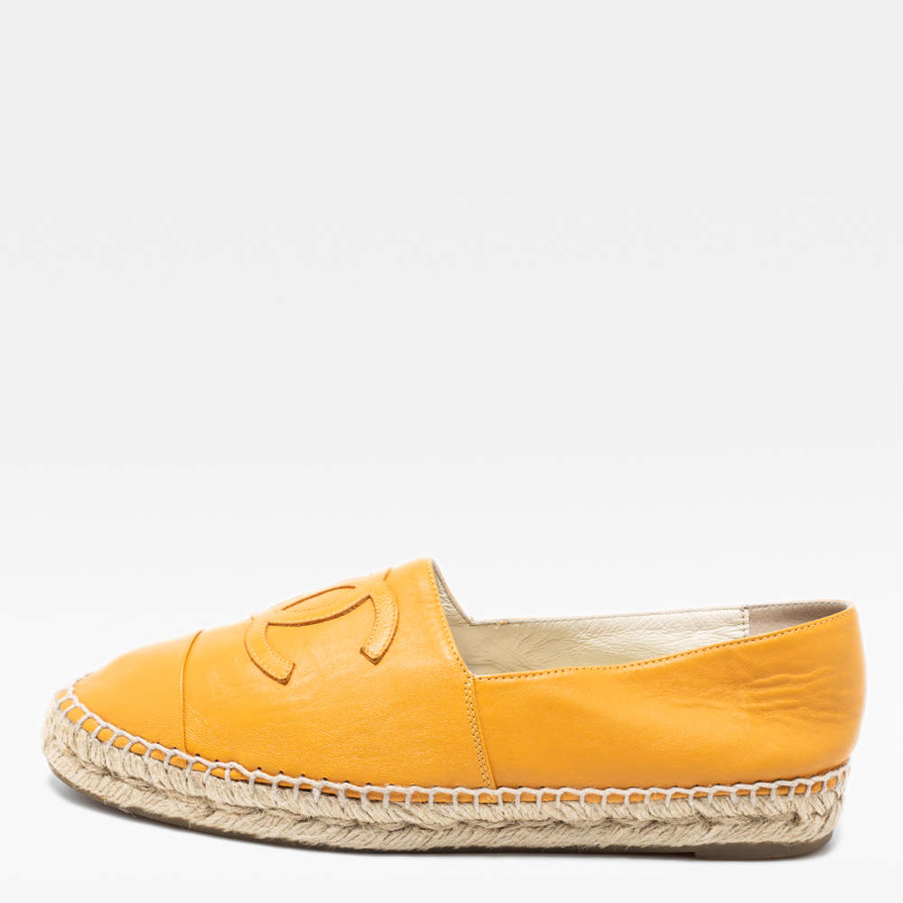 Pre Owned Chanel Mustard Leather CC Espadrille Flats Size 39