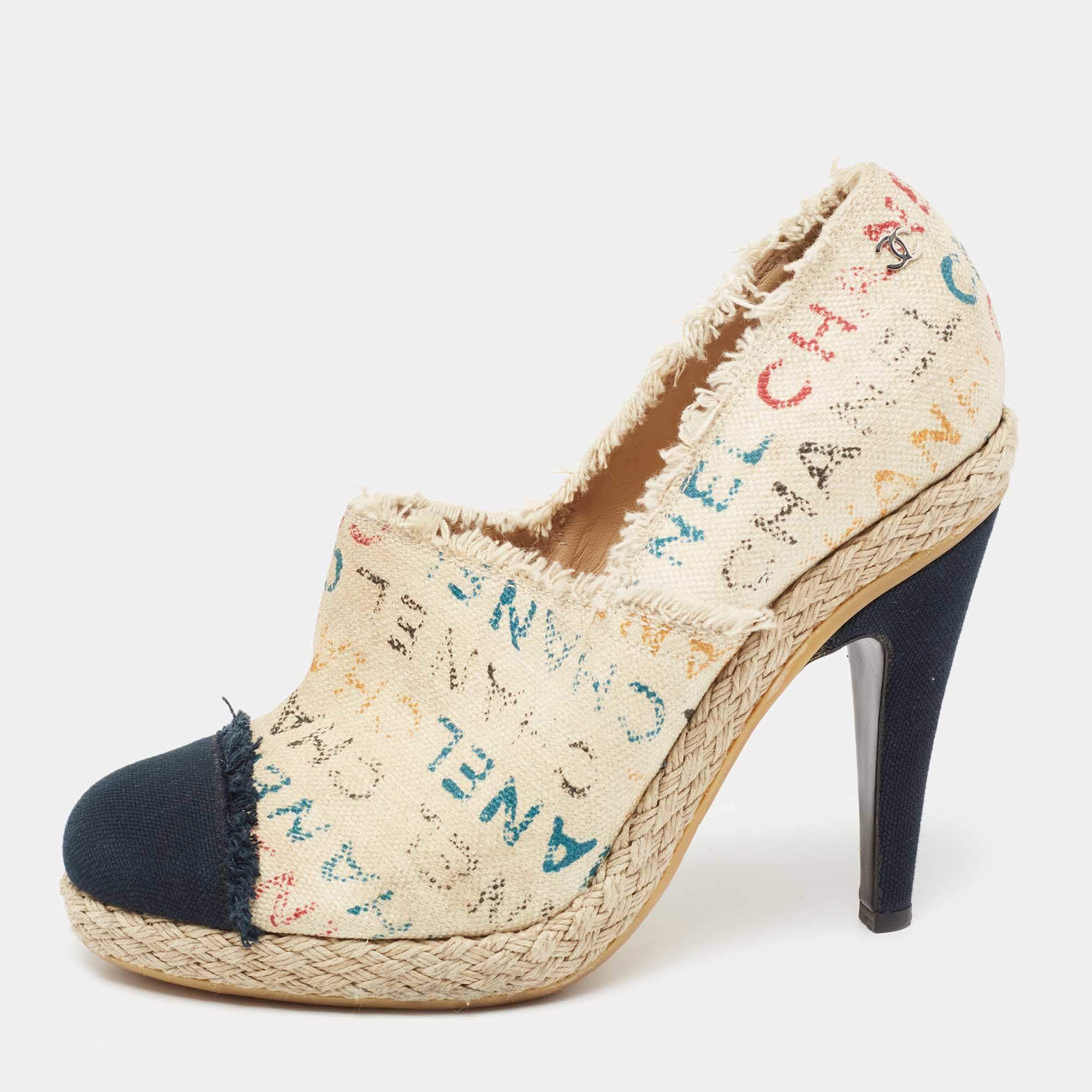 Pre Owned Chanel Beige/Navy Blue Graffiti Canvas Espadrille Pumps Size 40