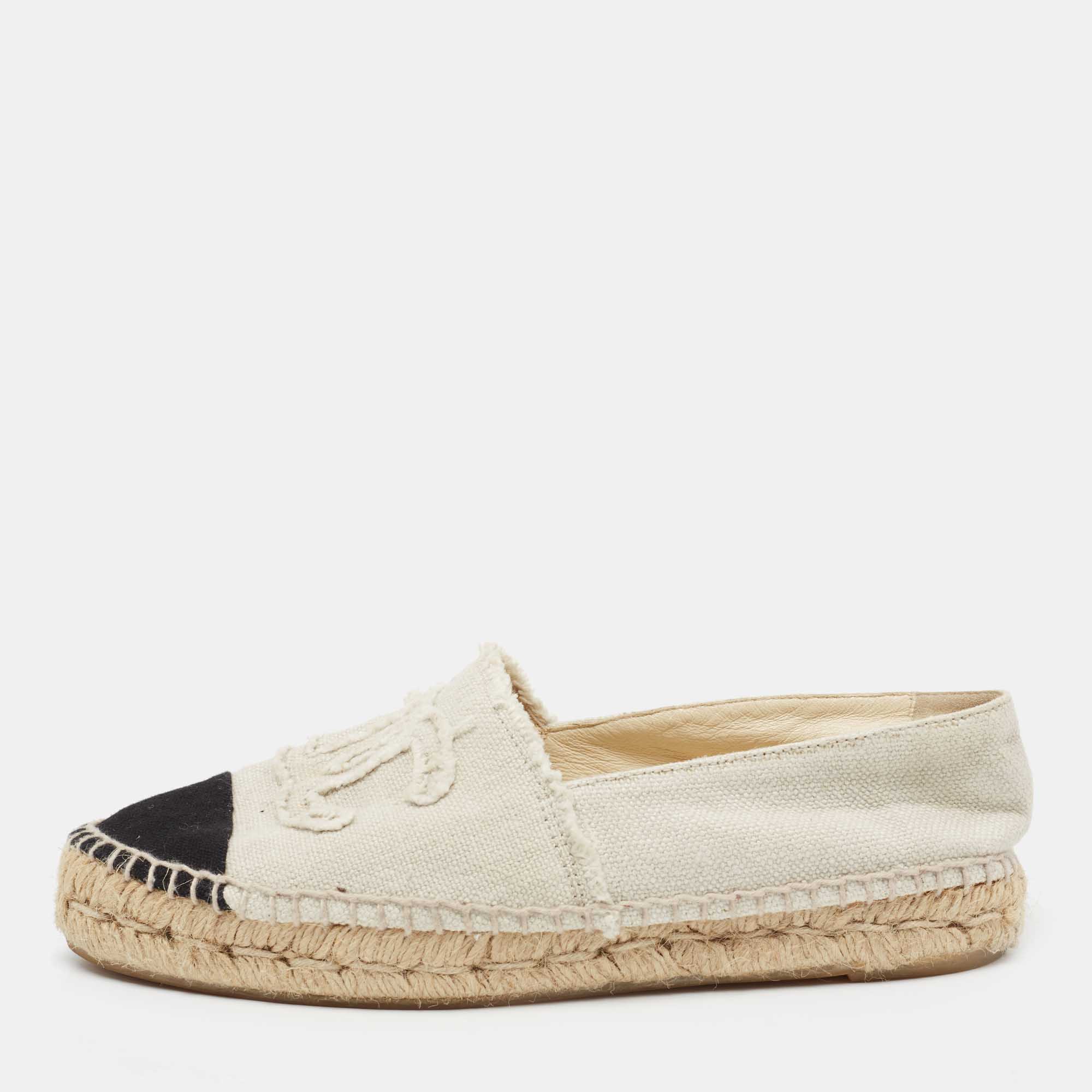 مملوكة مسبقًا حذاء فلات شانيل إسبادريل كانفاس أسود/ بيج شعار سي سي مقاس 39