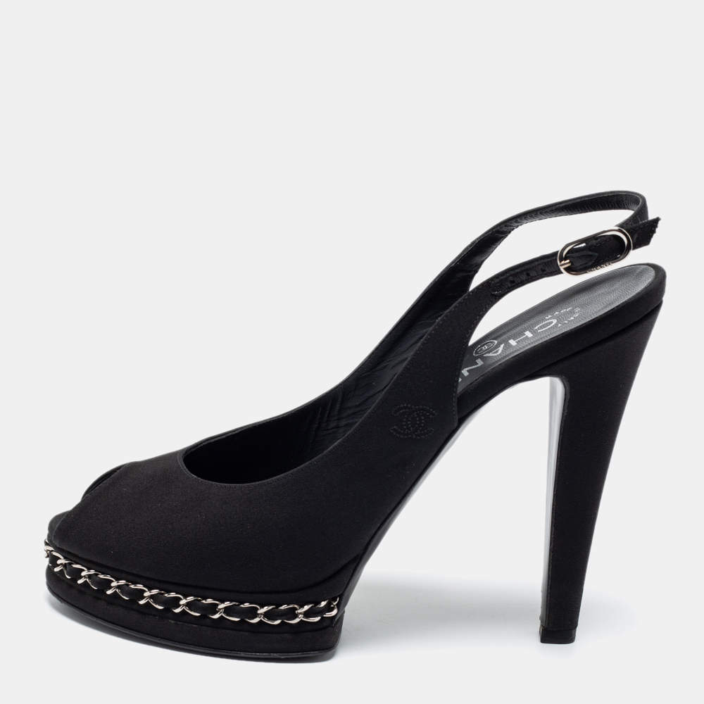 مملوكة مسبقًا Chanel Black Fabric CC Chain Detail Peep Toe Platform Slingback Sandals Size 41