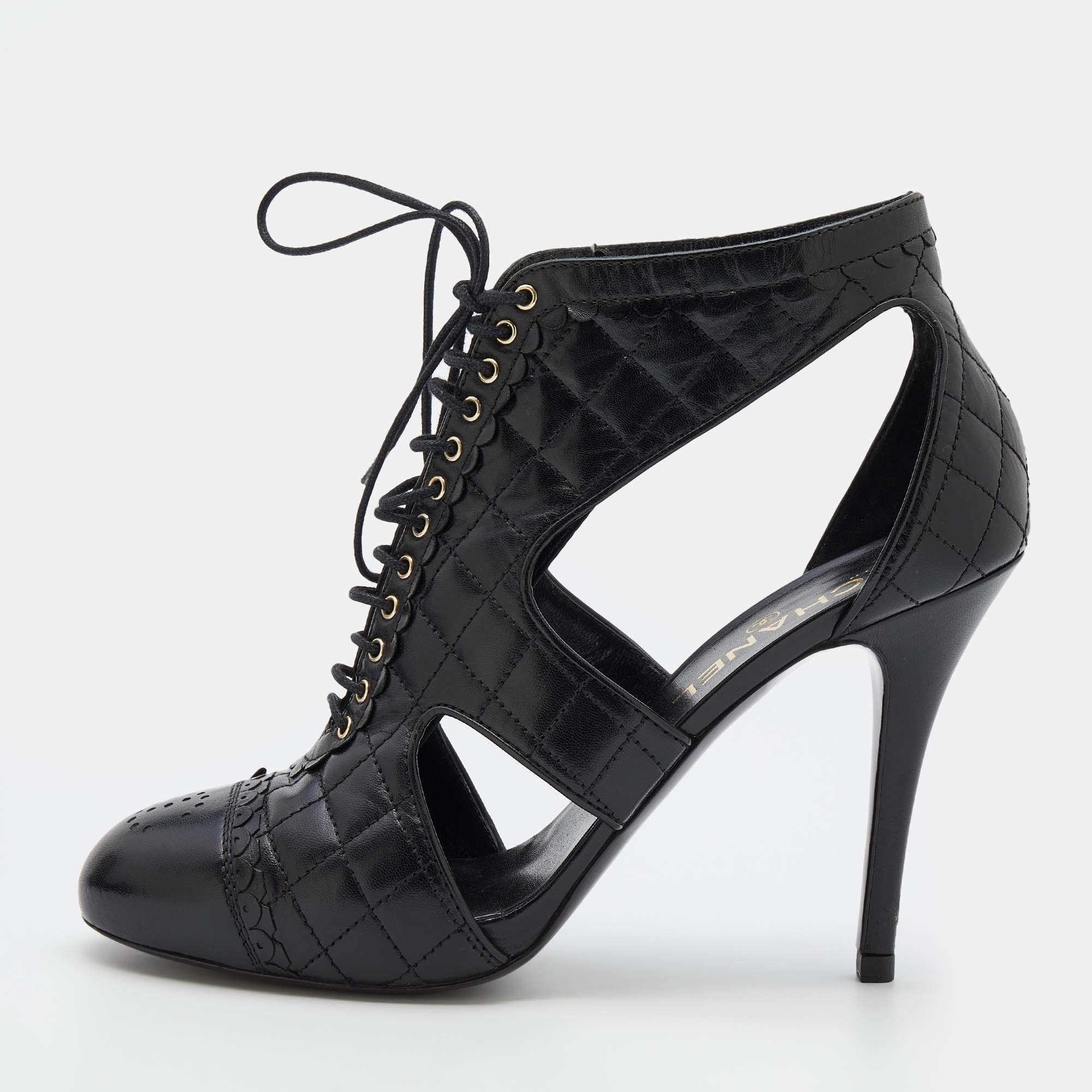 Pre Owned Chanel Black Quilted Leather CC Cap Toe Lace Up Booties Size 40.5