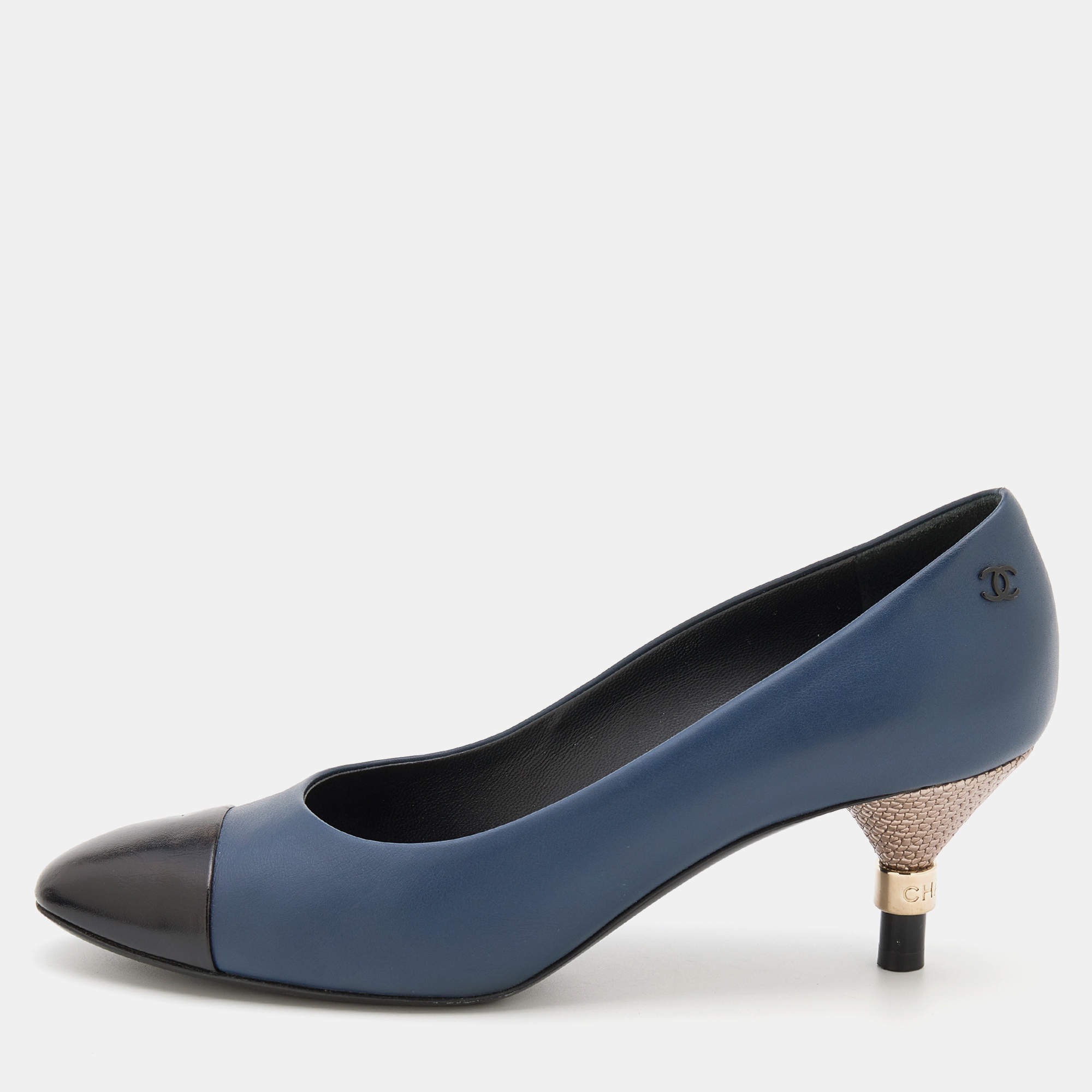 Pre Owned Chanel Navy Blue/Black Leather CC Cap Toe Pumps Size 37