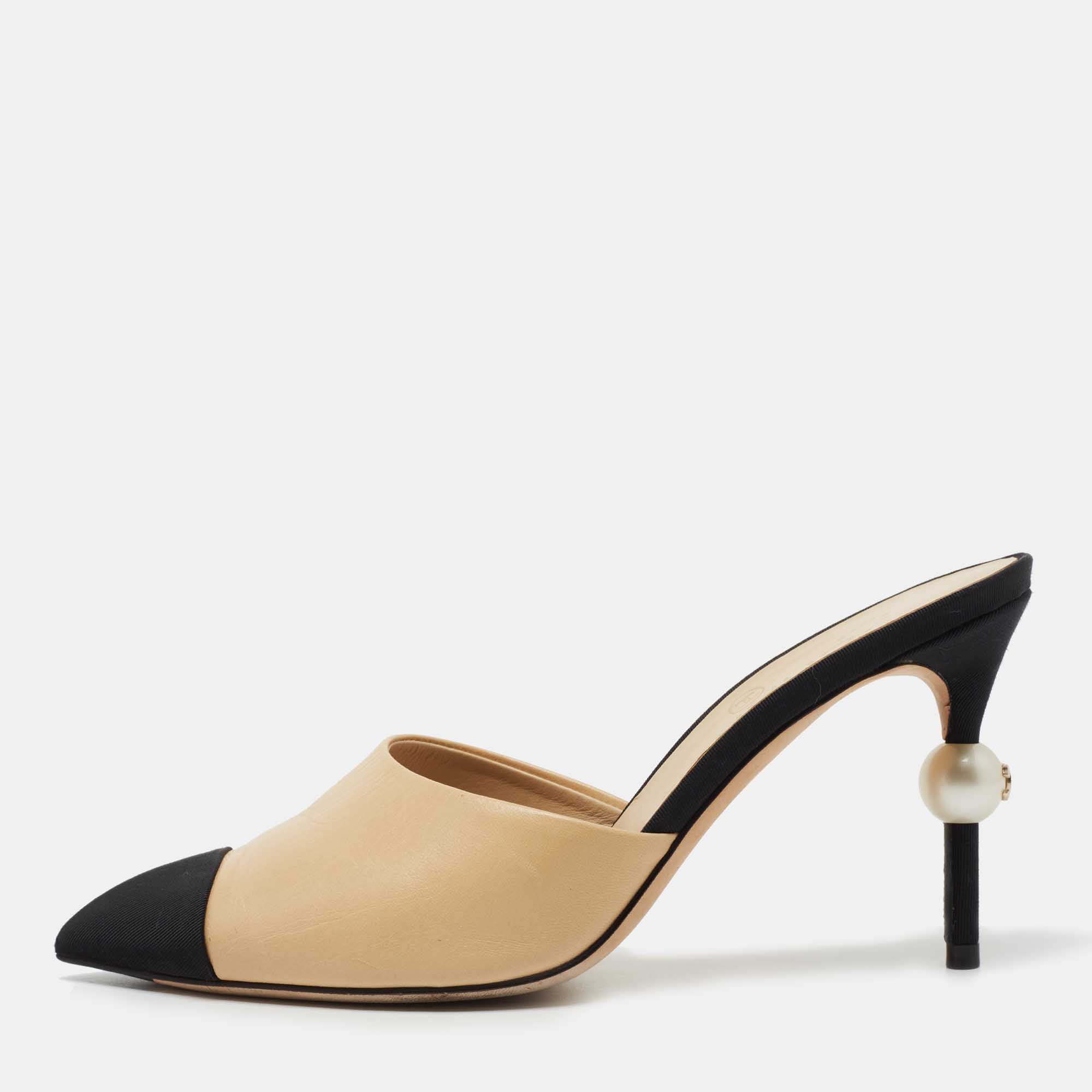 مملوكة مسبقًا Chanel Beige/Black Leather and Fabric CC Cap Toe Embellished Mules Size 36