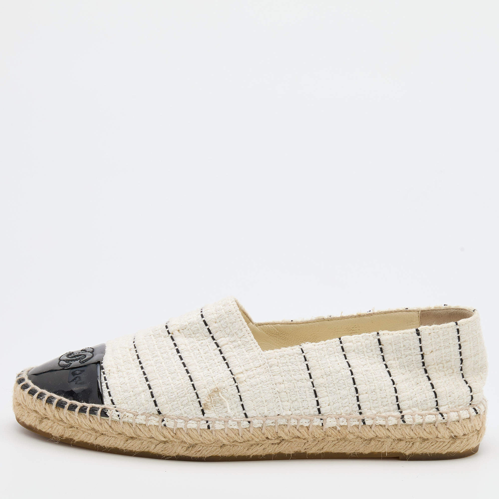 Pre Owned Chanel White/Black Tweed and Patent Leather CC Espadrille Flats Size 39