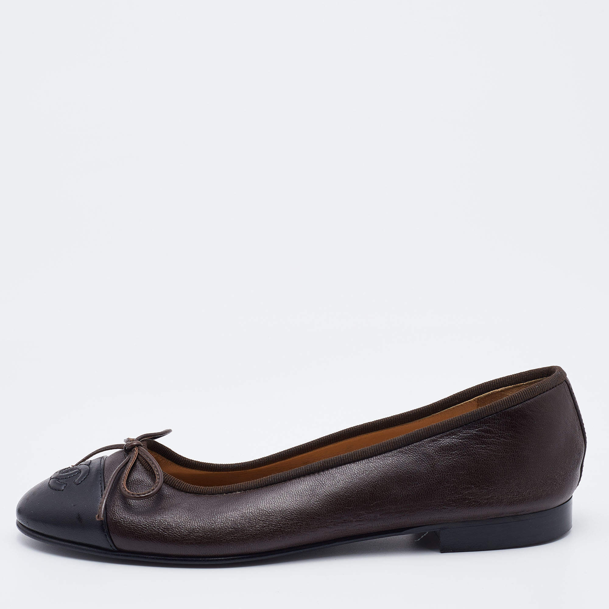 Pre Owned Chanel Brown/Black Leather CC Cap Toe Bow Ballet Flats Size 37