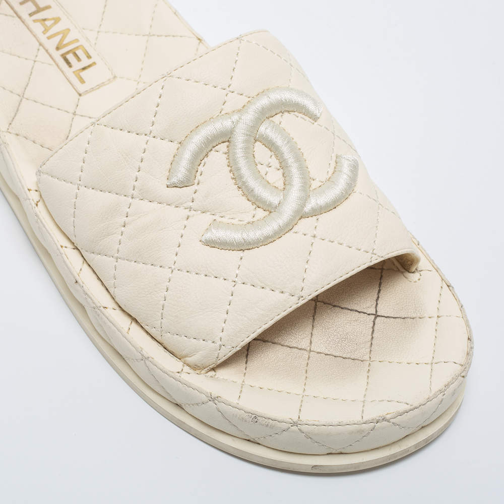 Chanel Cream Leather CC Flat Slides Size 39 Chanel
