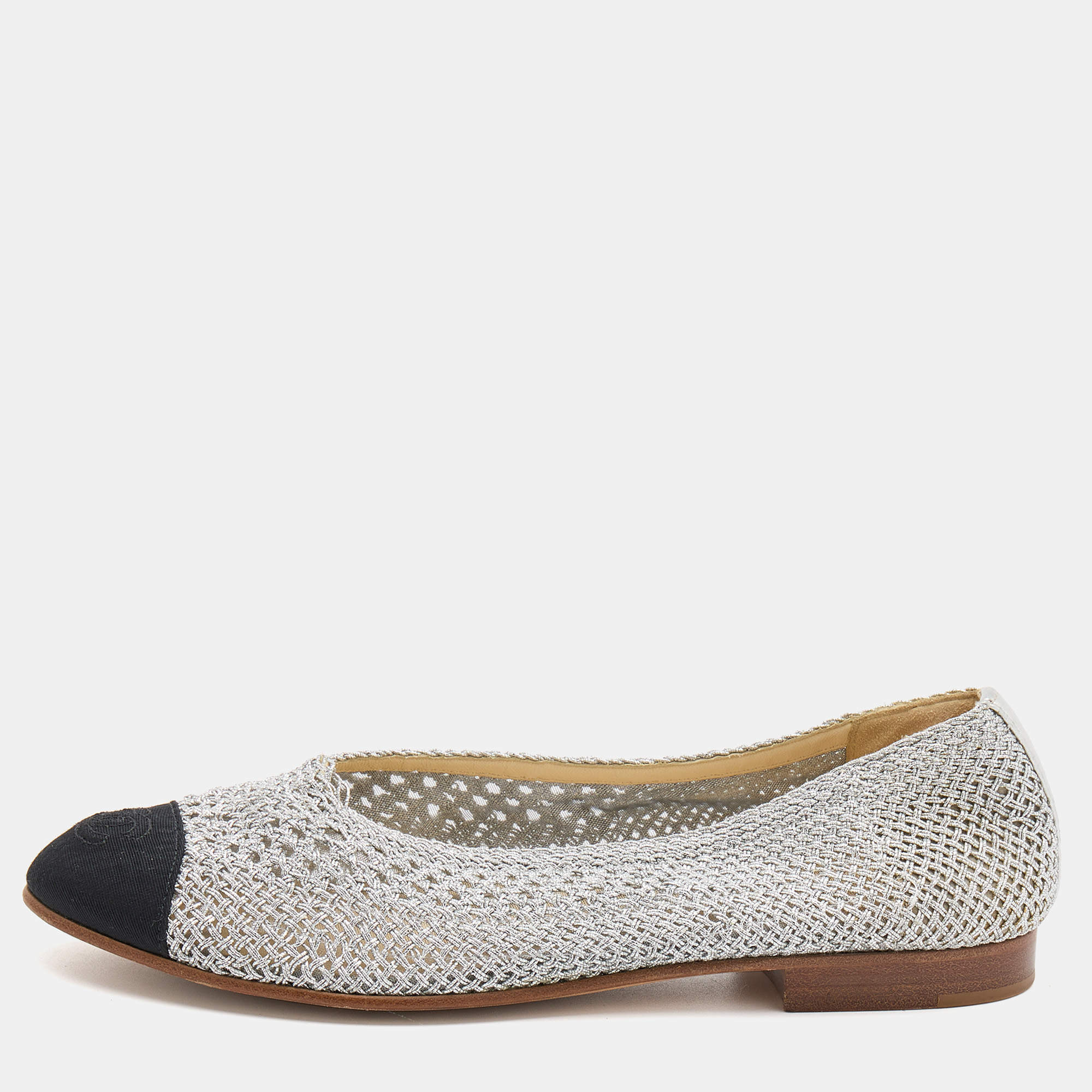 Pre Owned Chanel Silver/Black Woven Mesh and Fabric CC Cap Toe Ballet Flats Size 36.5