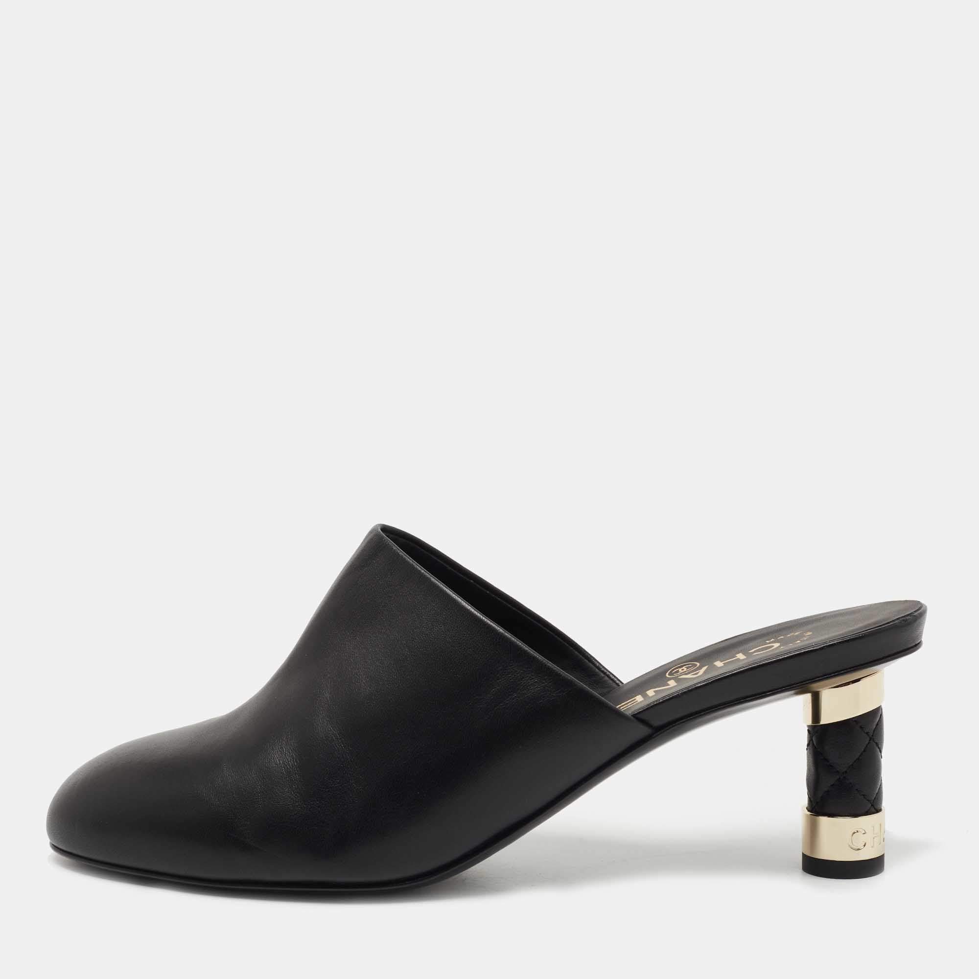 Pre Owned Chanel Black Leather Round Toe Mules Size 39
