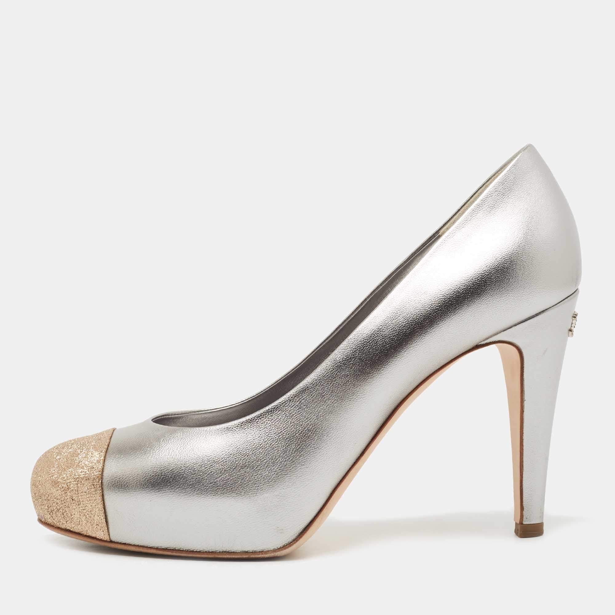 Pre Owned Chanel Silver/Gold Leather and Glitter Cap Toe CC Pumps Size 40.5