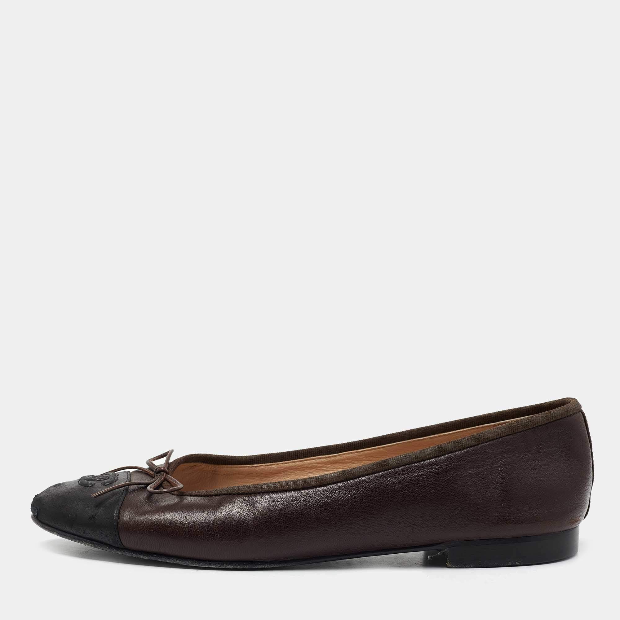 Pre Owned Chanel Brown/Black Leather CC Bow Ballet Flats Size 41