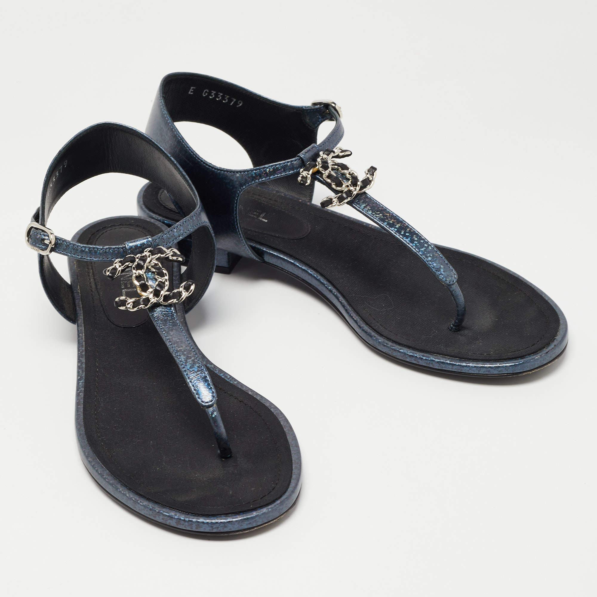 Chanel Dark Blue Leather CC Flat Thong Sandals Size 38 Chanel