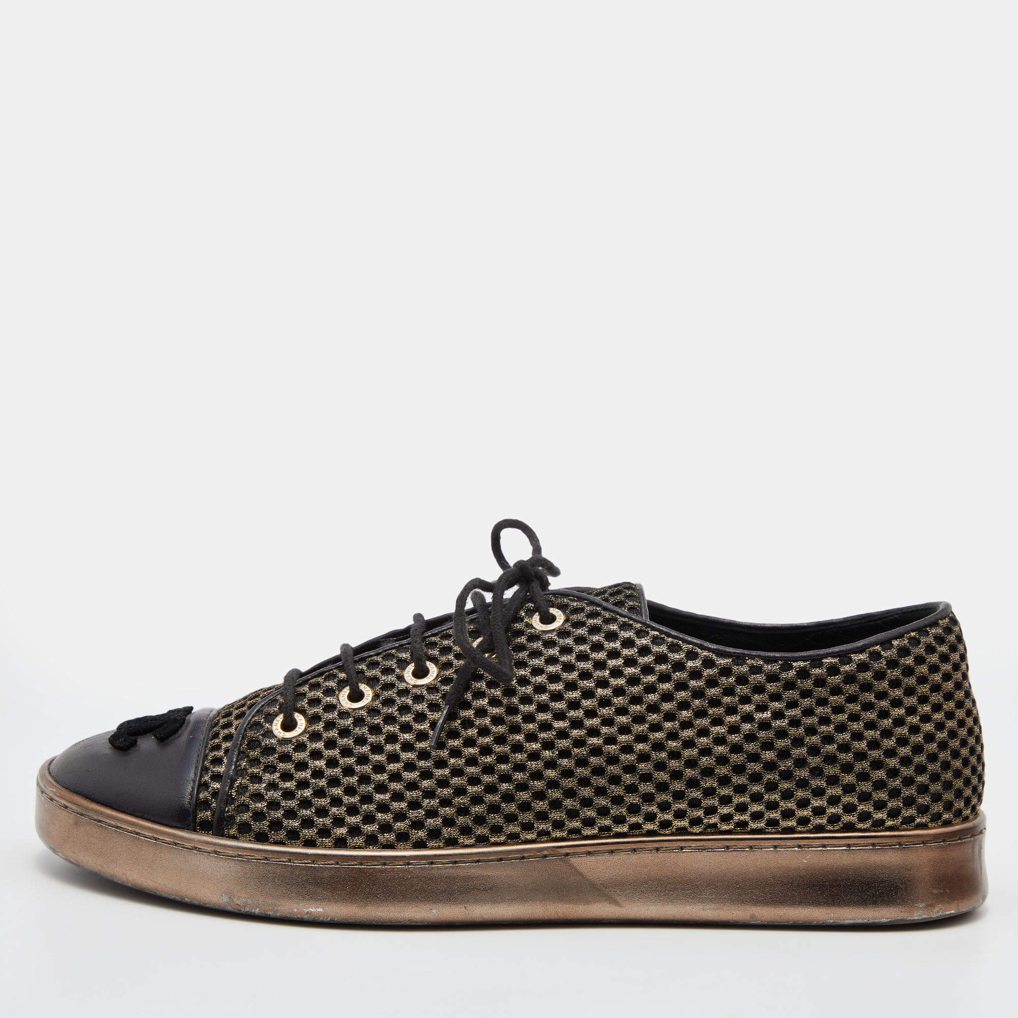 Pre Owned Chanel Black/Gold Mesh and Leather CC Cap Toe Low Top Sneakers Size 39.5
