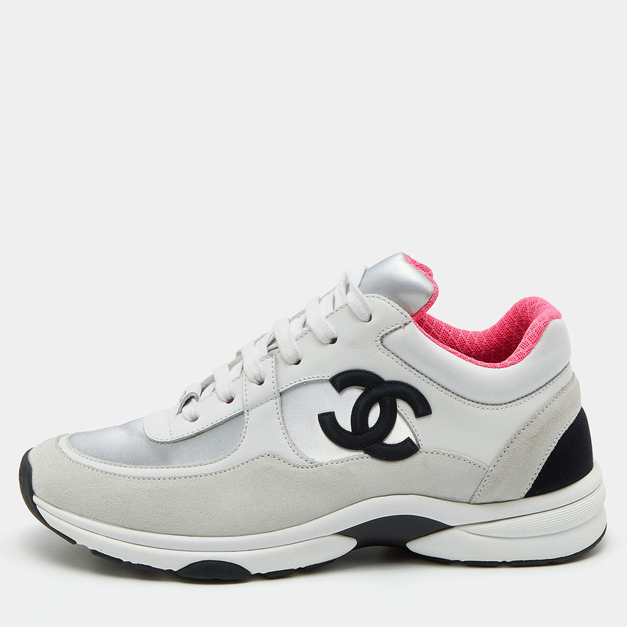 مملوكة مسبقًا Chanel White/Grey Leather and Suede Interlocking CC Logo Low Top Sneakers Size 39.5