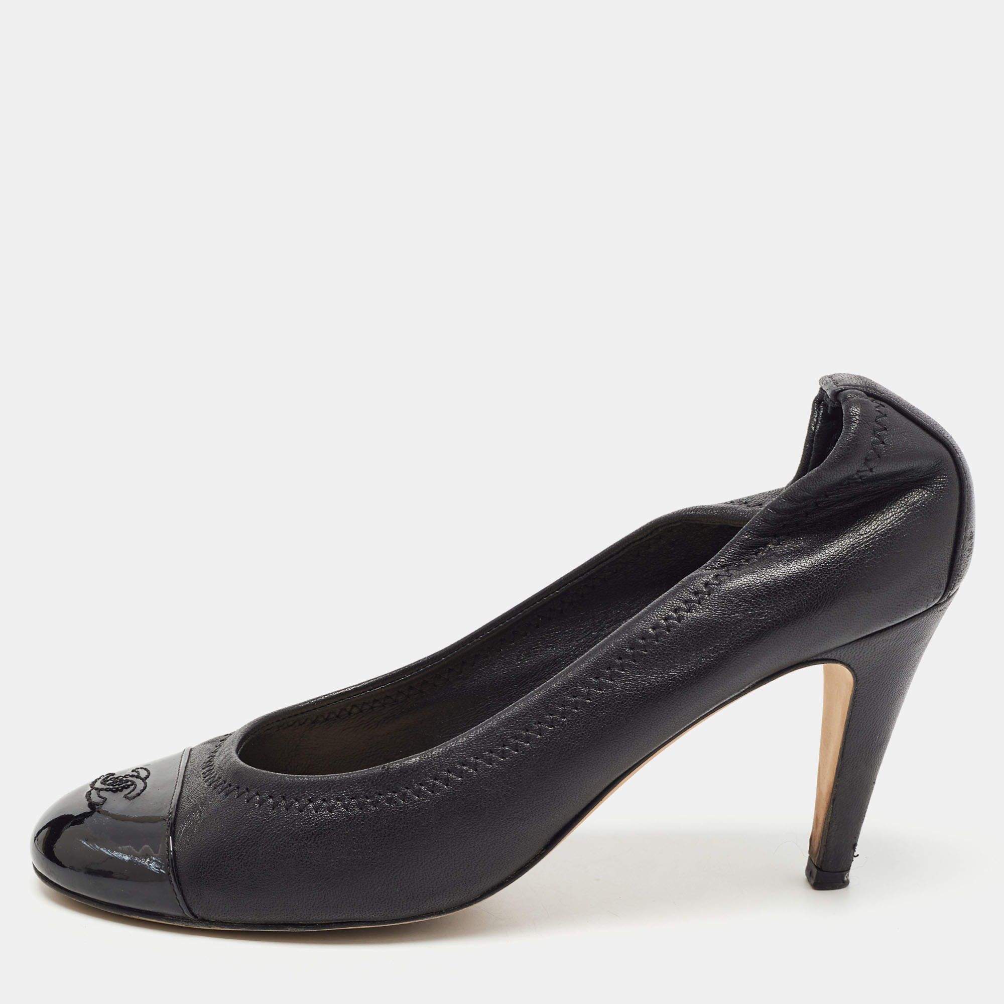 Pre Owned Chanel Black Leather CC Cap Toe Scrunch Pumps Size 39.5